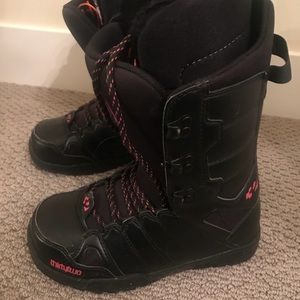 Snowboard boot